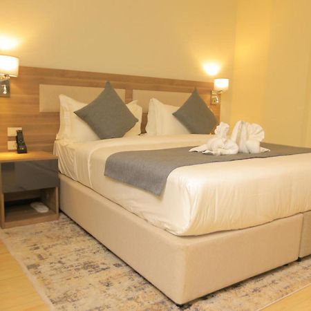 Triple E Hotel And Spa 아디스아바바 외부 사진