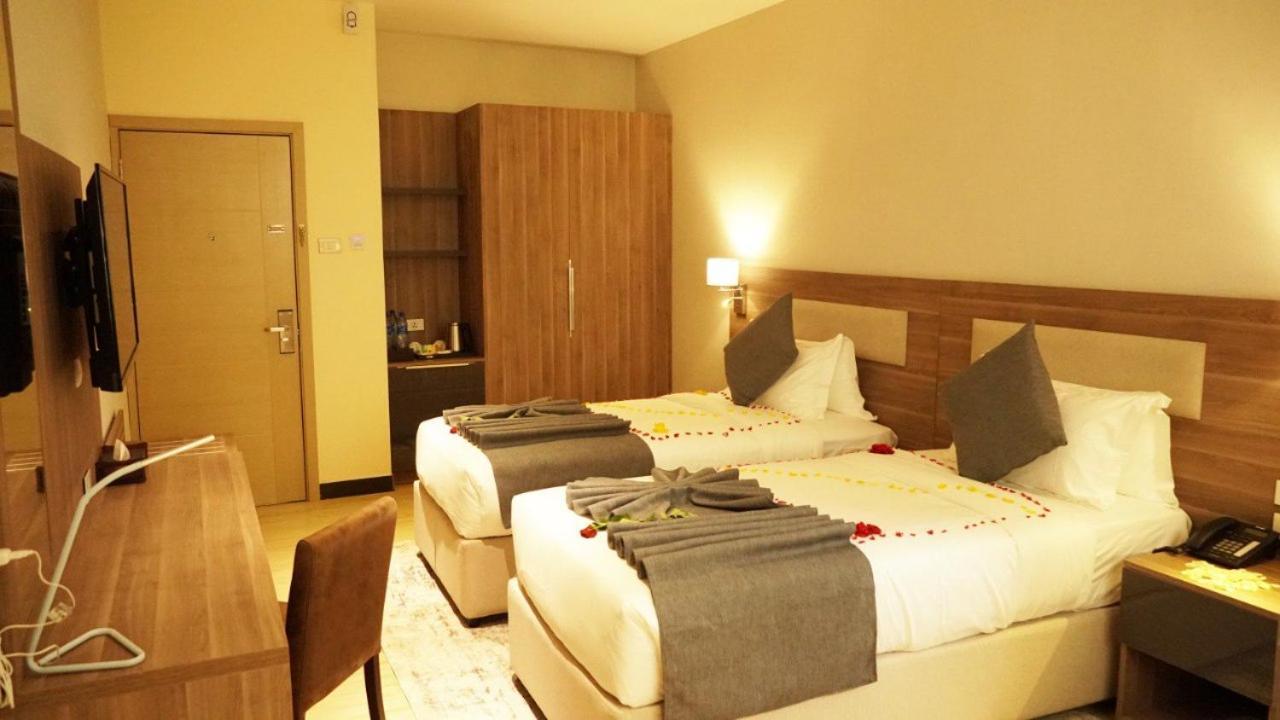 Triple E Hotel And Spa 아디스아바바 외부 사진