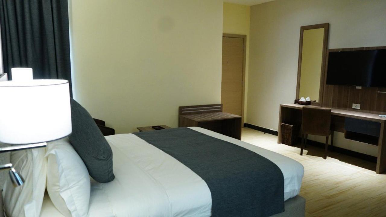 Triple E Hotel And Spa 아디스아바바 외부 사진