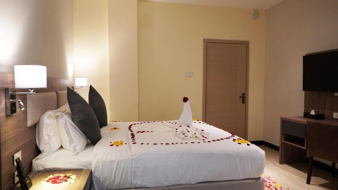 Triple E Hotel And Spa 아디스아바바 외부 사진