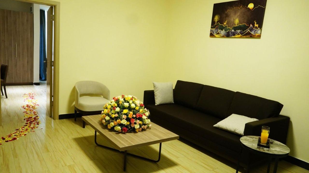 Triple E Hotel And Spa 아디스아바바 외부 사진