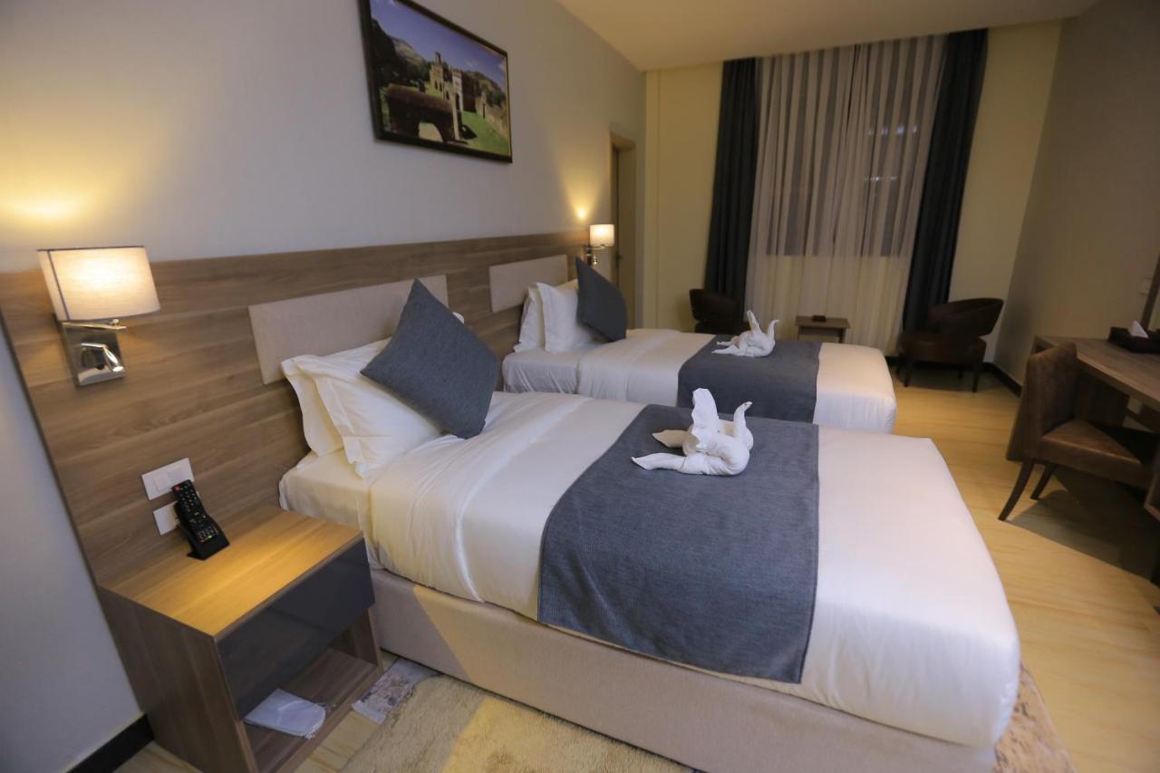 Triple E Hotel And Spa 아디스아바바 외부 사진