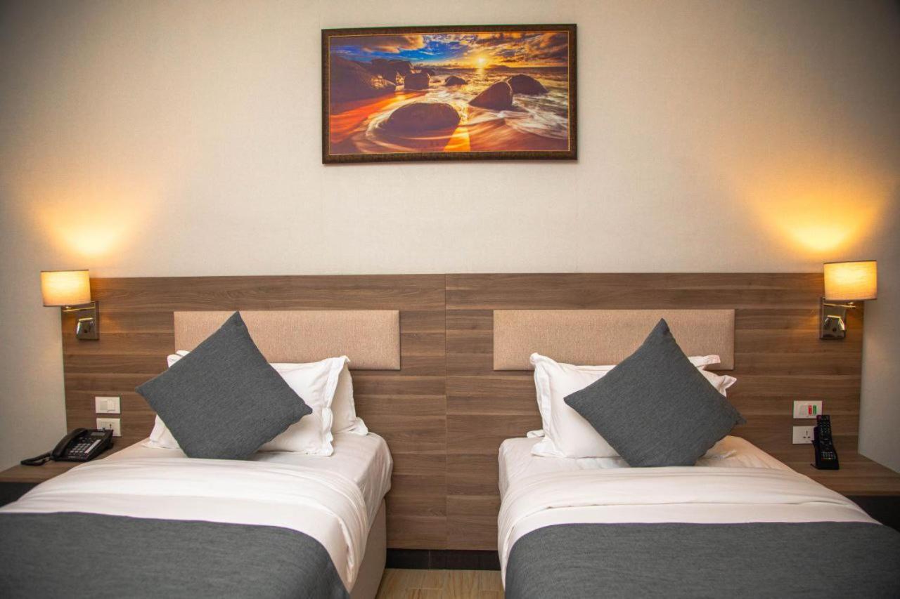 Triple E Hotel And Spa 아디스아바바 외부 사진